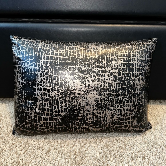 KENNETH COLE REACTION HOME THROW PILLOWS - Picture 7 of 8